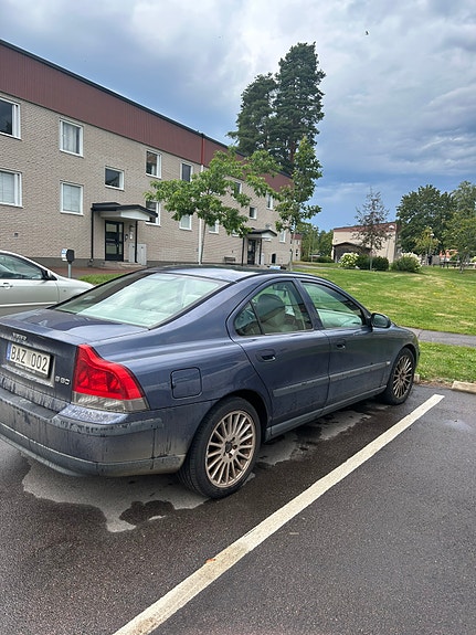Volvo S60 2 of 8