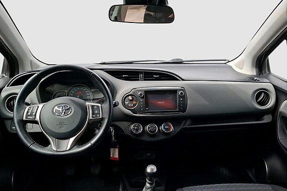 Toyota Yaris 9 of 12