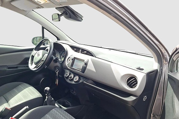 Toyota Yaris 7 of 12