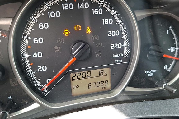 Toyota Yaris 12 of 12