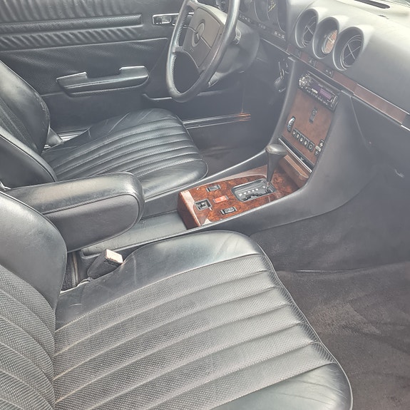 Mercedes-Benz 560 SL 4 of 6