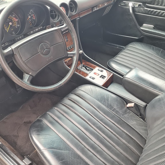 Mercedes-Benz 560 SL 5 of 6