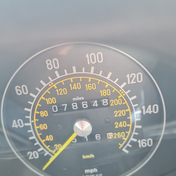 Mercedes-Benz 560 SL 6 of 6
