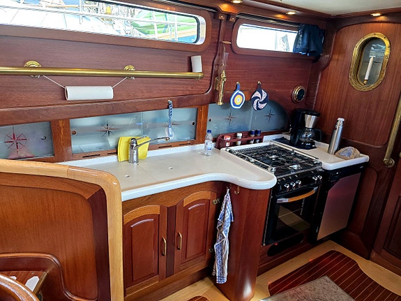 Spinosa 43 Volvo Penta TAMD 120A - Stålyacht som måste ses! 9 of 12