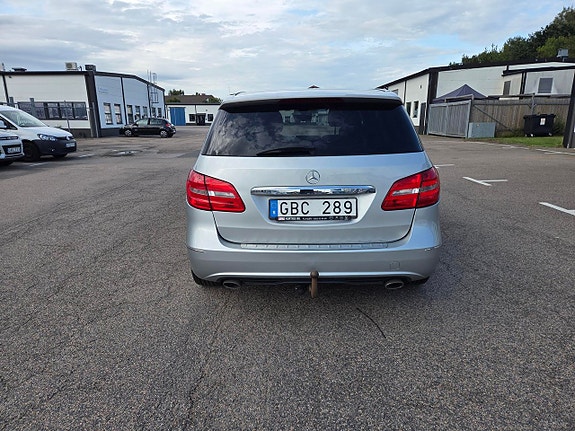 Mercedes-Benz B200 5 of 7