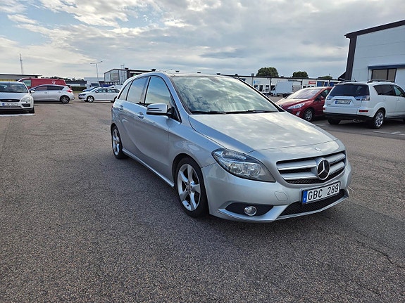 Mercedes-Benz B200 3 of 7