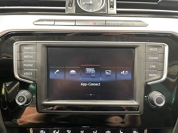 Volkswagen Passat Alltrack 16 of 23