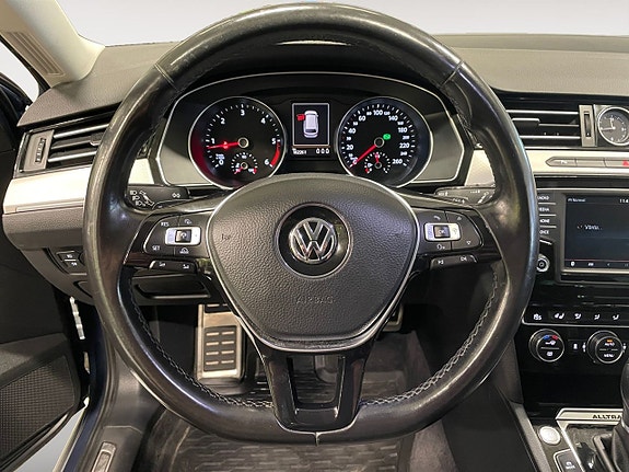 Volkswagen Passat Alltrack 10 of 23