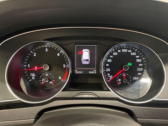 Volkswagen Passat Alltrack 13 of 23