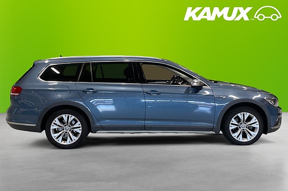 Volkswagen Passat Alltrack 2 of 23