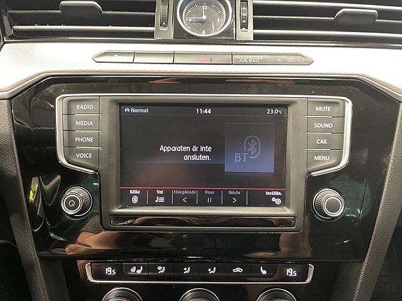 Volkswagen Passat Alltrack 14 of 23
