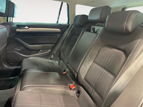 Volkswagen Passat Alltrack 19 of 23