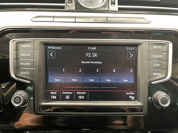 Volkswagen Passat Alltrack 15 of 23