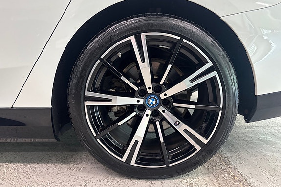 BMW 530e 16 of 19