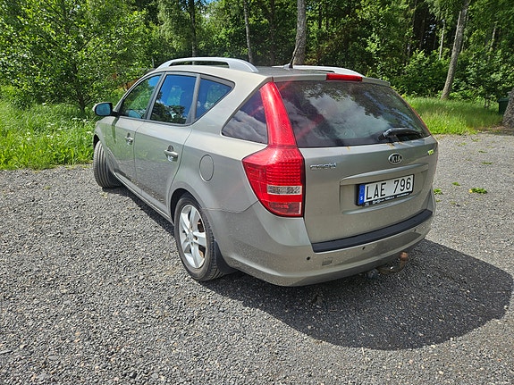 Kia Ceed 2 of 8
