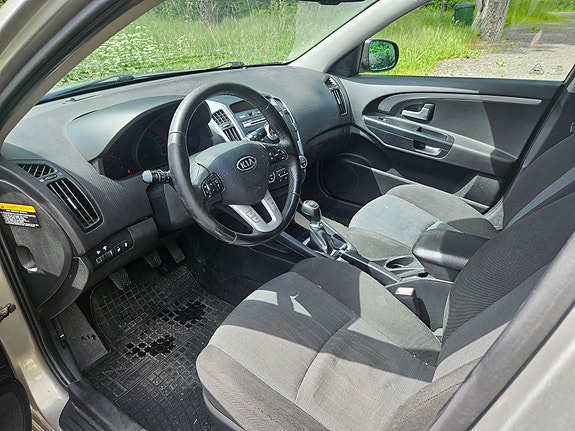 Kia Ceed 6 of 8