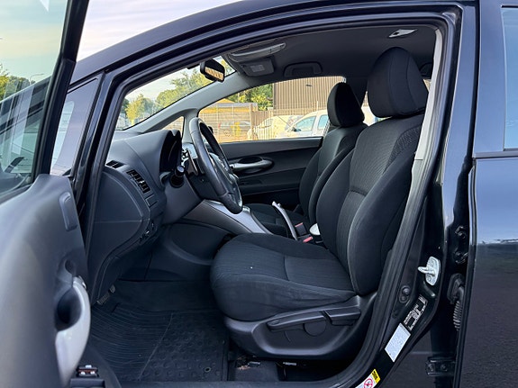 Toyota Auris 7 of 11