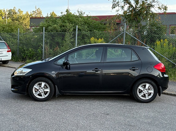 Toyota Auris 2 of 11