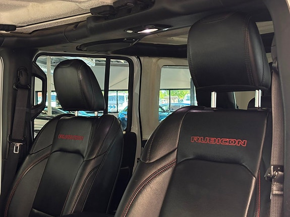 Jeep Wrangler Unlimited 16 of 30