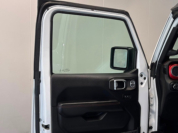 Jeep Wrangler Unlimited 14 of 30