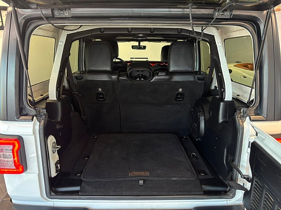 Jeep Wrangler Unlimited 12 of 30