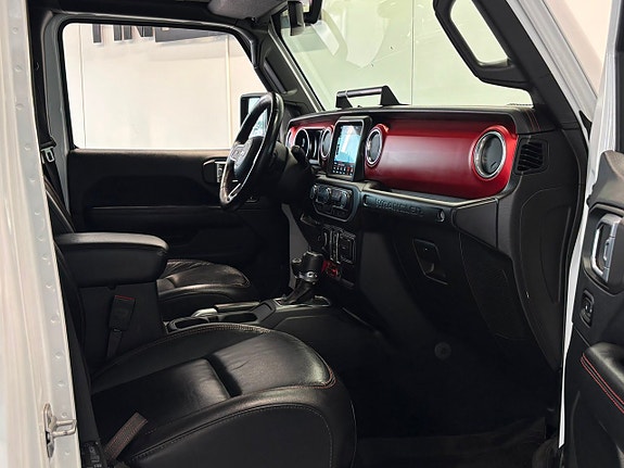 Jeep Wrangler Unlimited 28 of 30