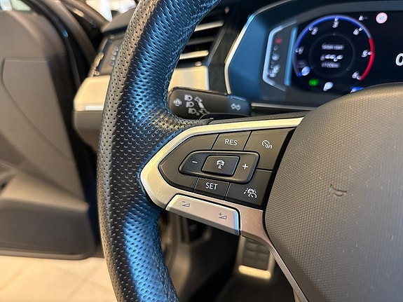 Volkswagen Passat Alltrack 11 of 24