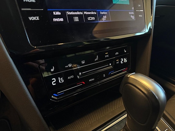 Volkswagen Passat Alltrack 16 of 24
