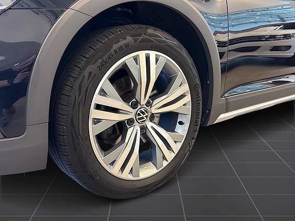 Volkswagen Passat Alltrack 7 of 24
