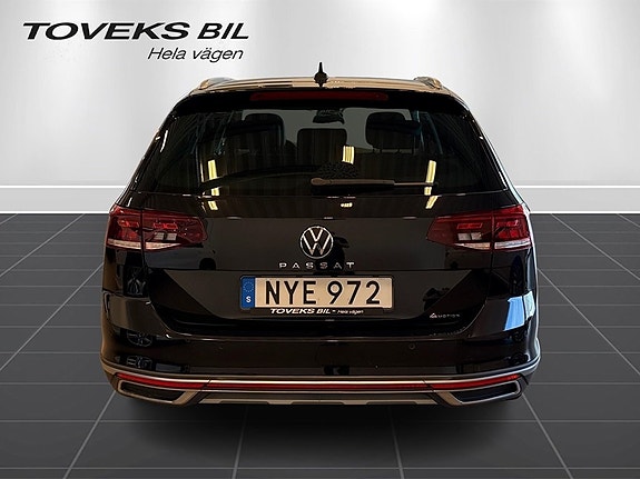 Volkswagen Passat Alltrack 4 of 24