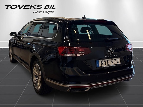 Volkswagen Passat Alltrack 3 of 24