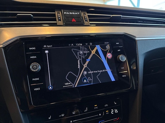 Volkswagen Passat Alltrack 18 of 24