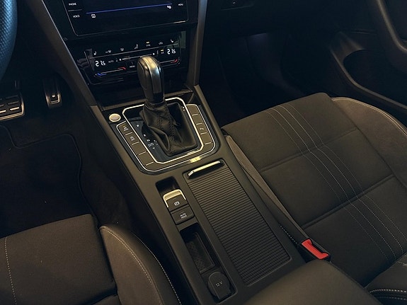 Volkswagen Passat Alltrack 14 of 24