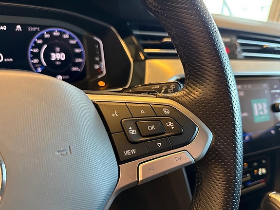 Volkswagen Passat Alltrack 12 of 24