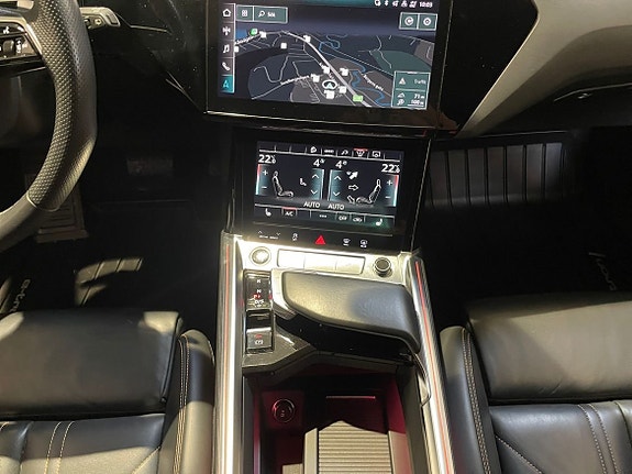 Audi e-tron 12 of 16