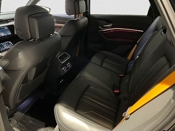 Audi e-tron 13 of 16