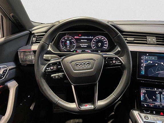 Audi e-tron 10 of 16