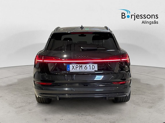 Audi e-tron 4 of 16