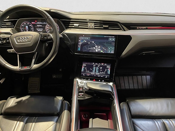 Audi e-tron 9 of 16