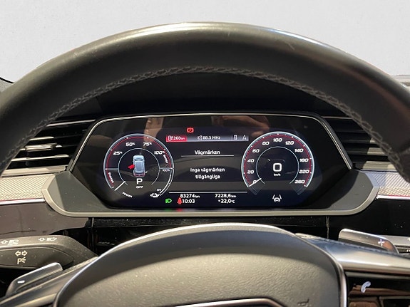 Audi e-tron 11 of 16