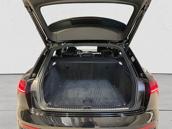 Audi e-tron 15 of 16
