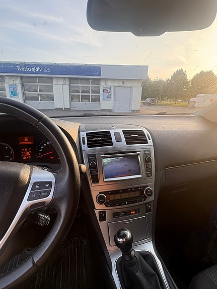 Toyota Avensis 5 of 8