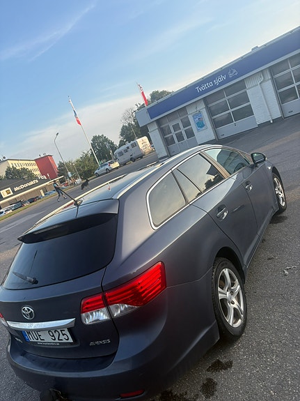 Toyota Avensis 3 of 8