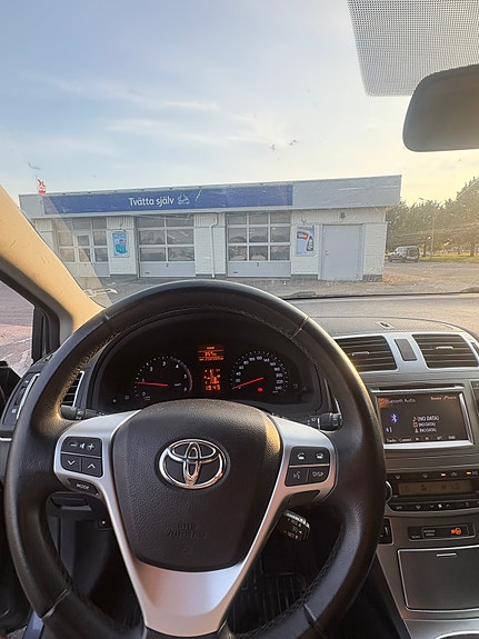 Toyota Avensis 4 of 8