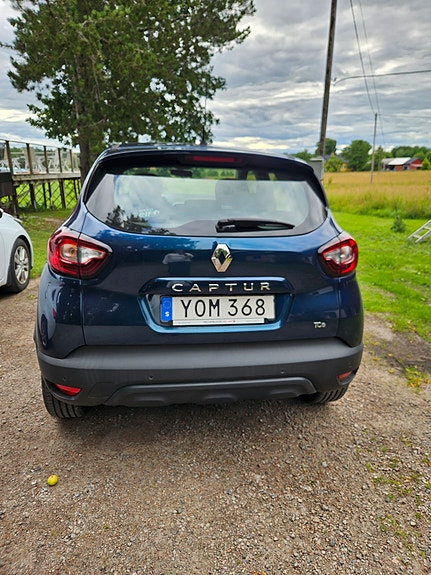 Renault Captur 3 of 8