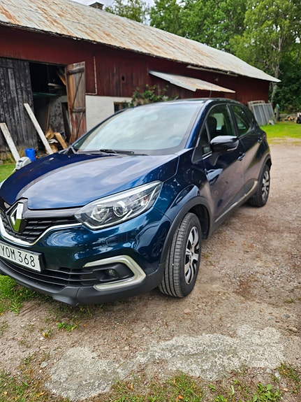 Renault Captur 2 of 8