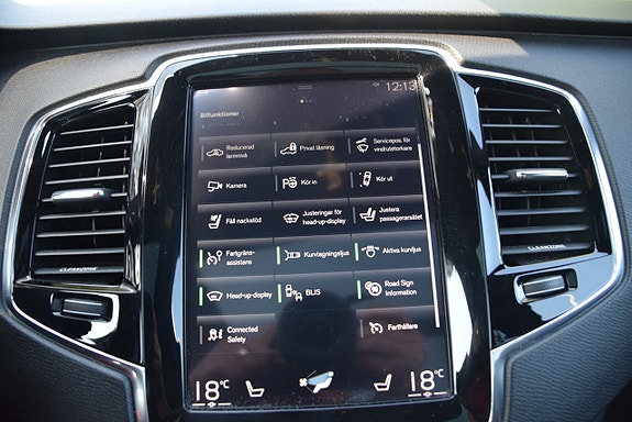 Volvo XC90 16 of 30