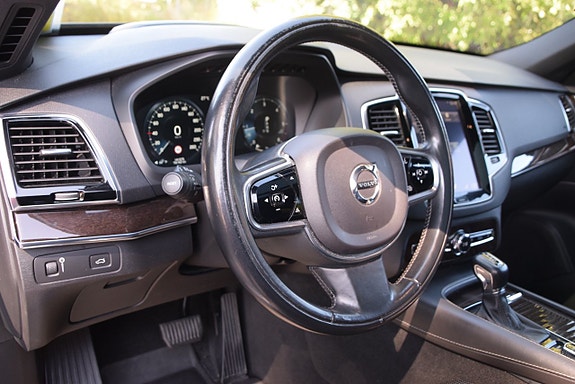 Volvo XC90 23 of 30