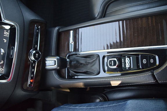 Volvo XC90 20 of 30