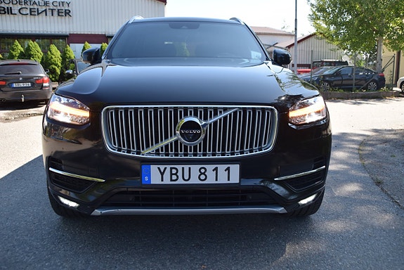 Volvo XC90 2 of 30